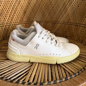 On Cloud THE ROGER Advantage Womens Running Shoes White Hay Size 9.5